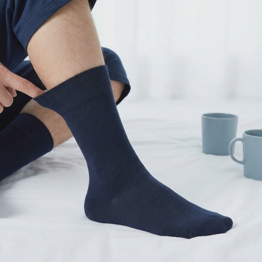 Sormi liukuu helposti SockCalm-sukan pehmeän resorin alle – resori ei purista